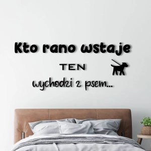  Napis na ścianę do sypialni - Kto rano wstaje ten wychodzi z psem